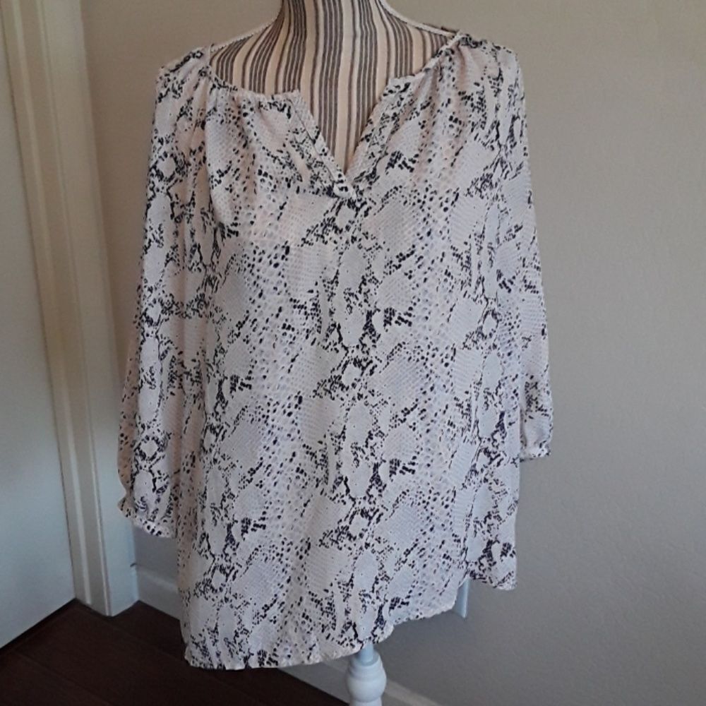 Soiree Multi Print Design Pullover Top Feminine Contemporary Casual Work Size 1X